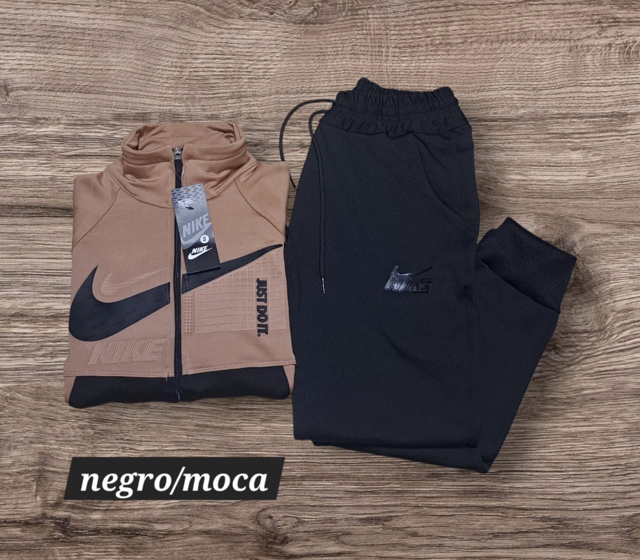Conjunto deportivo Nike para dama