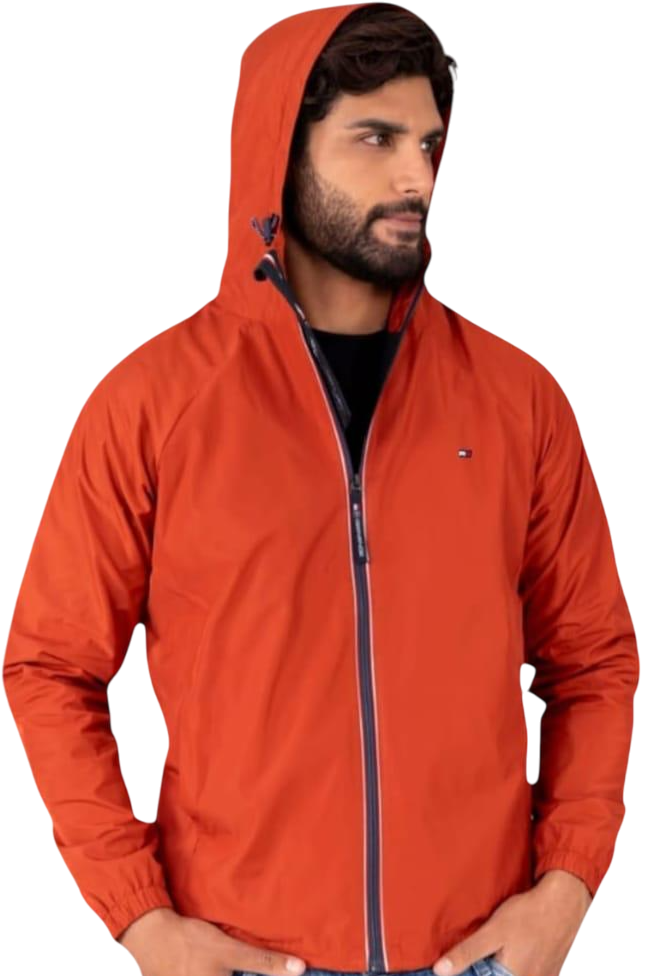 Casaca Tommy H con capucha impermeable color lacre