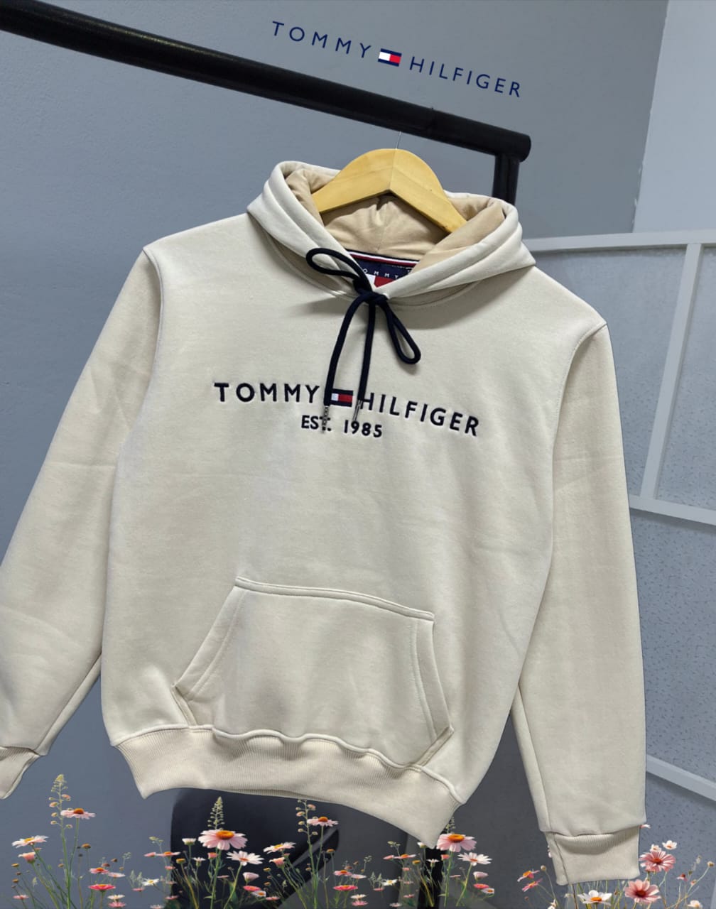 Polera Tommy H con capucha para dama