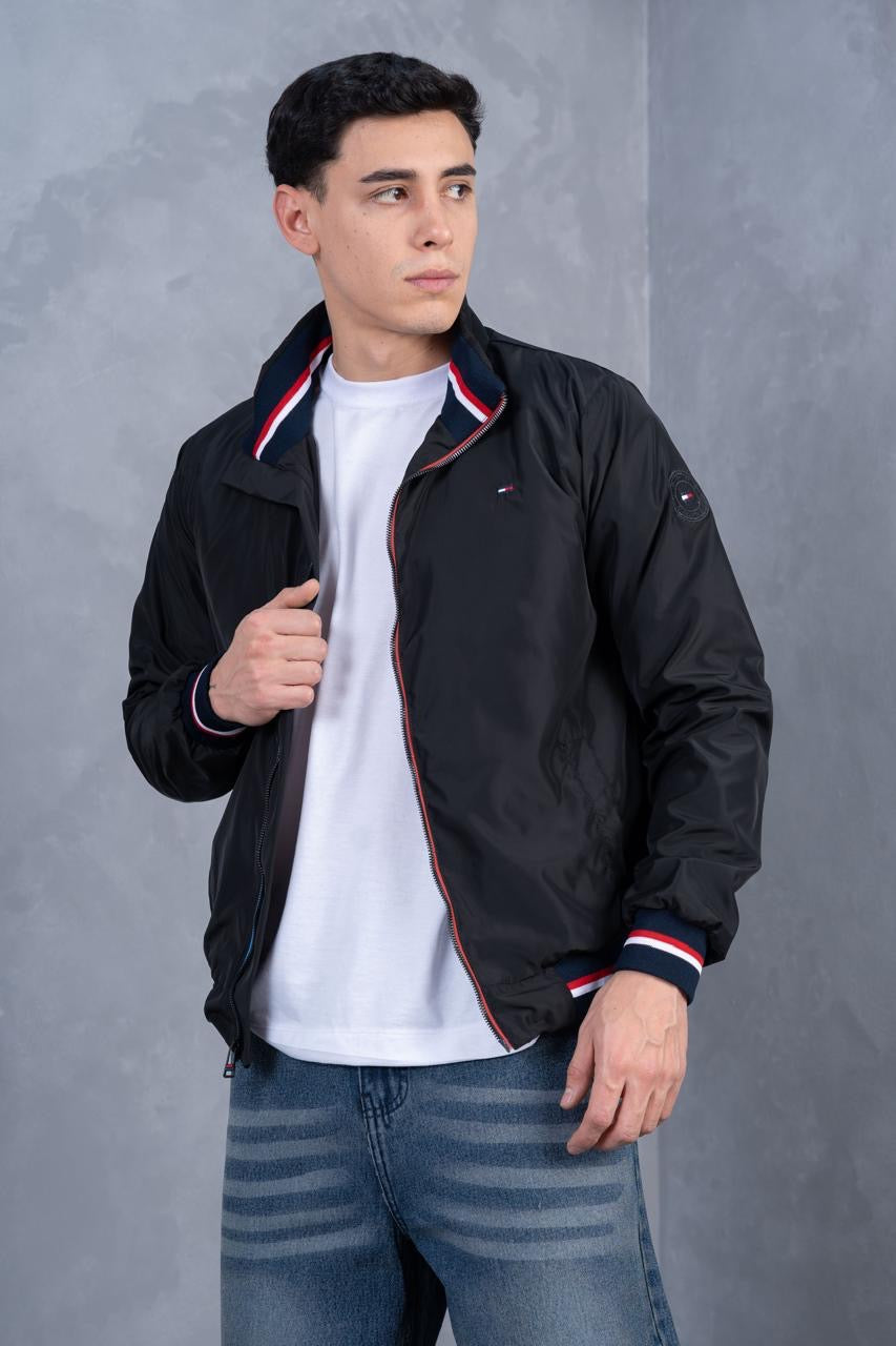 Casaca Tommy Hilfiger acolchada impermeable color negro