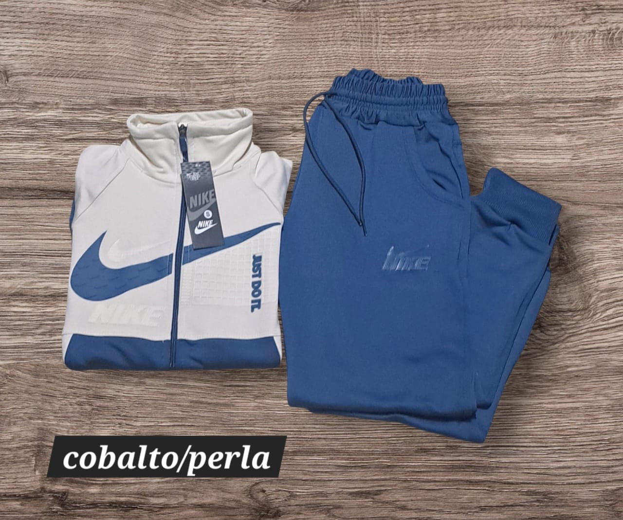 Conjunto deportivo Nike para dama