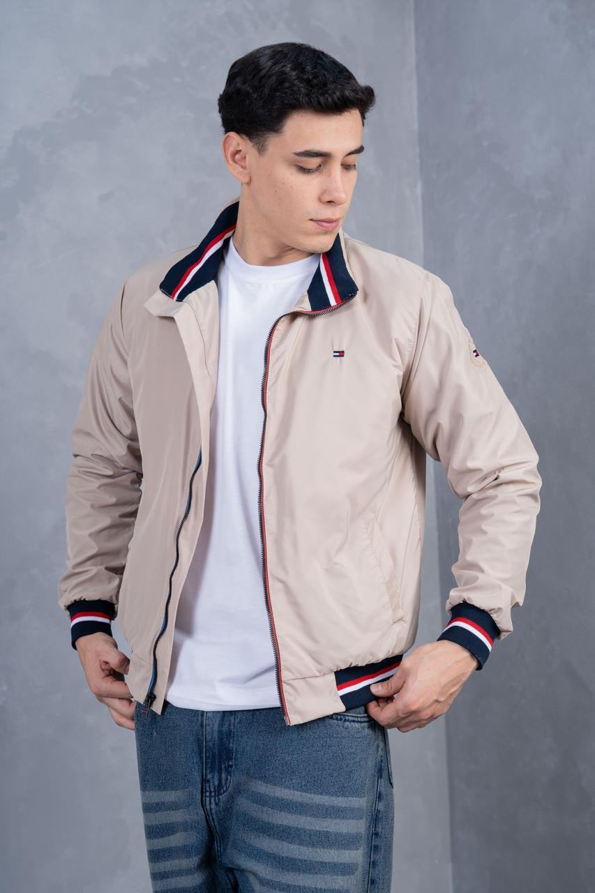 Casaca Tommy Hilfiger acolchada impermeable color beige