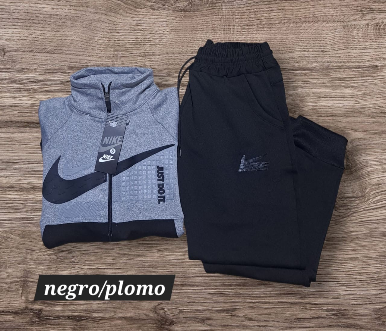 Conjunto deportivo Nike para dama