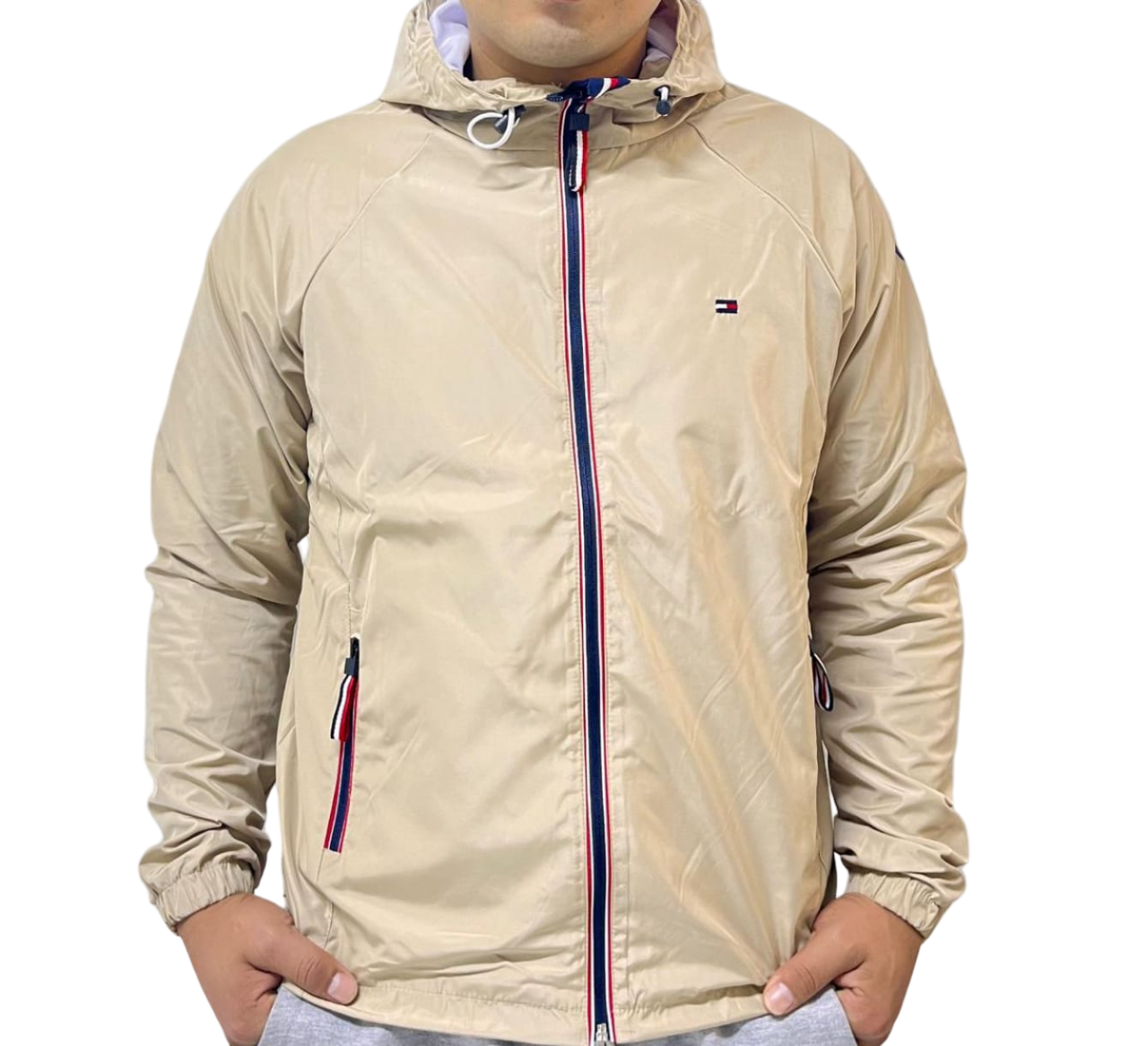 Casaca Tommy H con capucha impermeable
