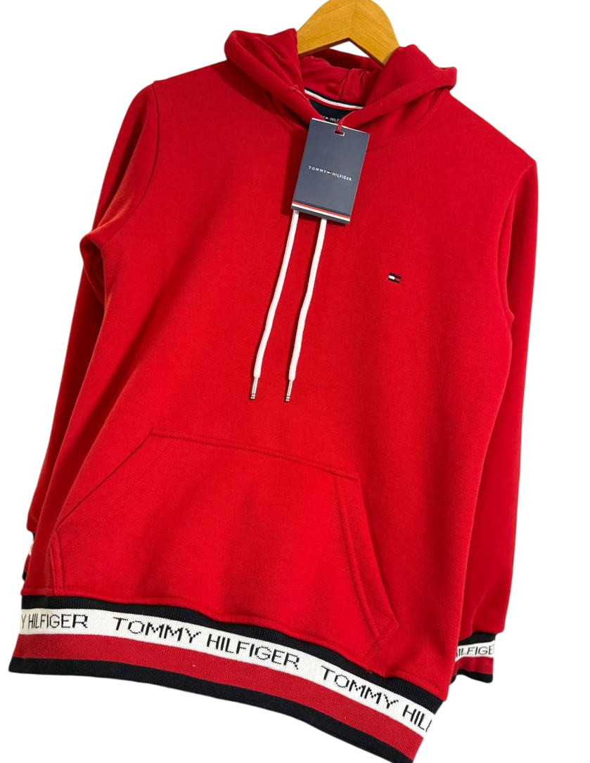 Polera roja Tommy H con capucha