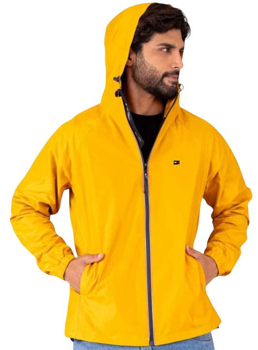 Casaca Tommy H con capucha impermeable color mostaza