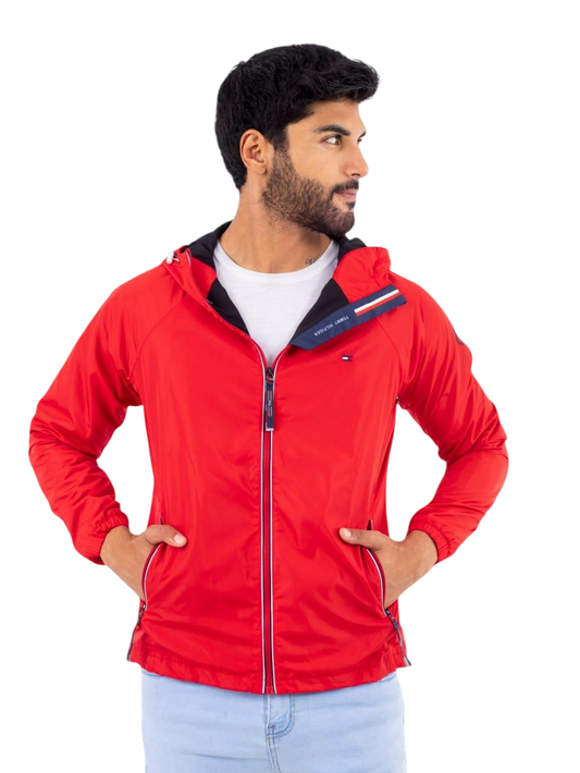 Casaca Tommy H con capucha impermeable
