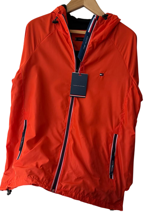Casaca Tommy H con capucha impermeable