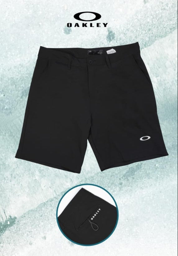 Short Oakley amphibian color negro