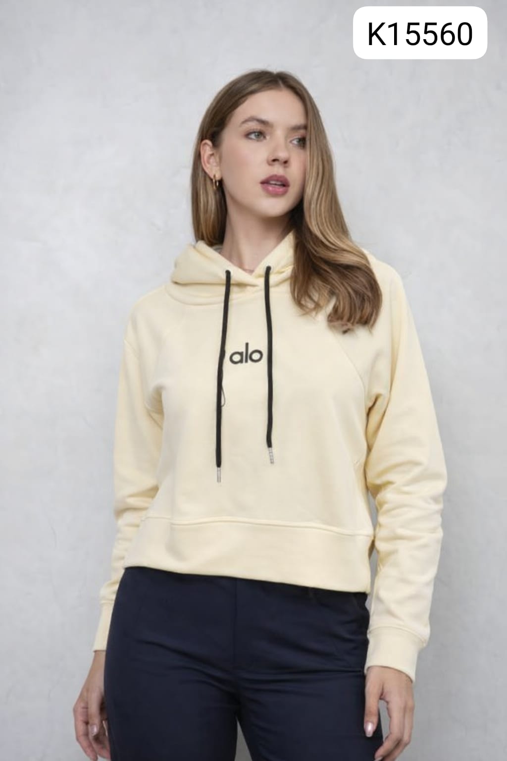 Polera Alo con capucha