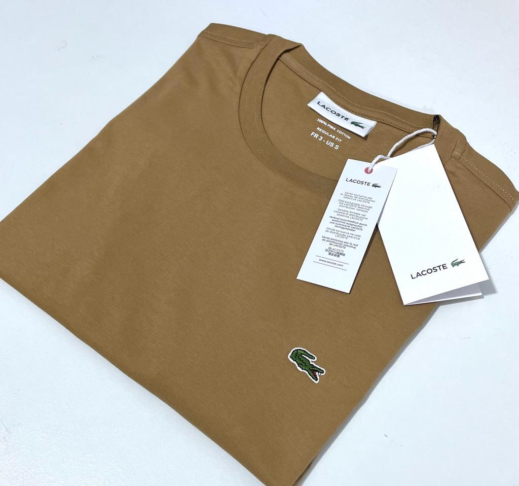 Polo Lacoste cuello redondo manga corta