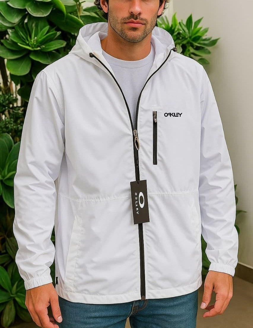 Cortaviento oakley con capucha impermeable