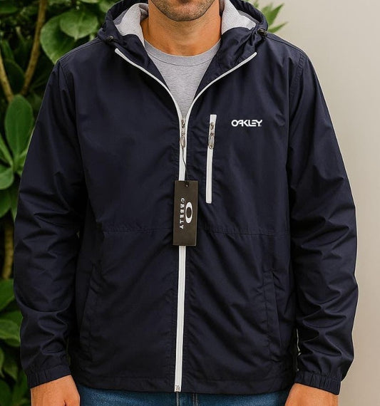 Cortaviento oakley con capucha impermeable azul marino