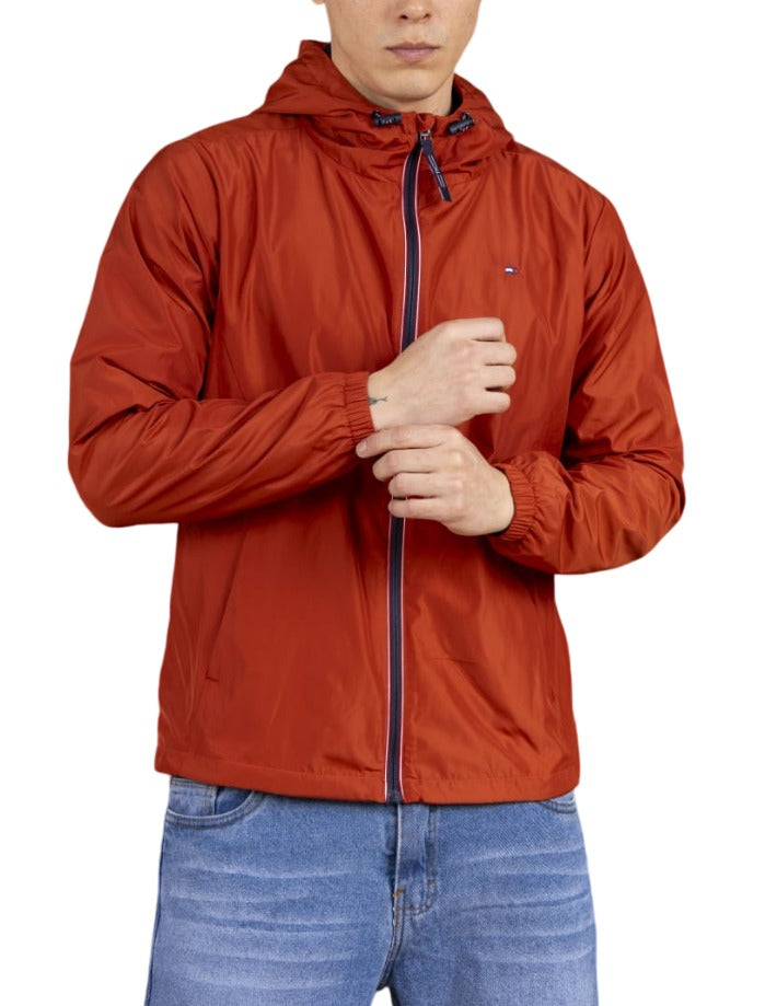 Casaca Tommy H con capucha impermeable